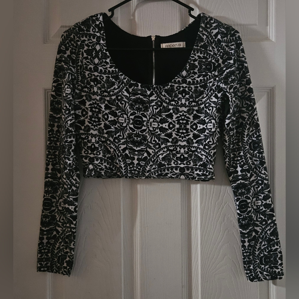 Arden B Long Sleeve Crop Top